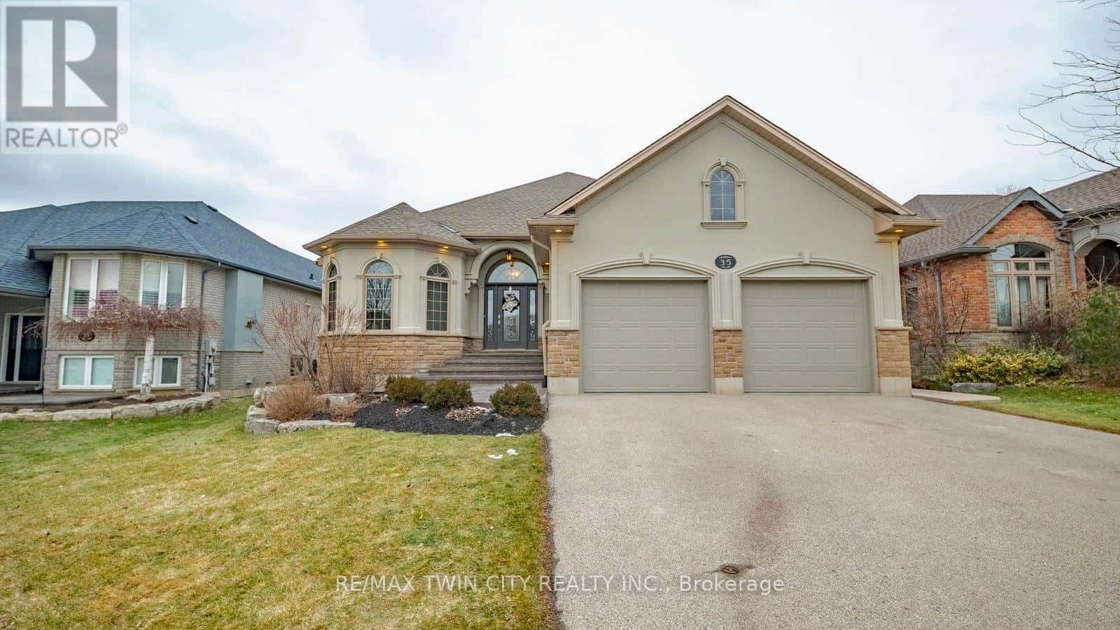 35 LONG LANE — Brant (Paris), Ontario - Photo 2 of 49