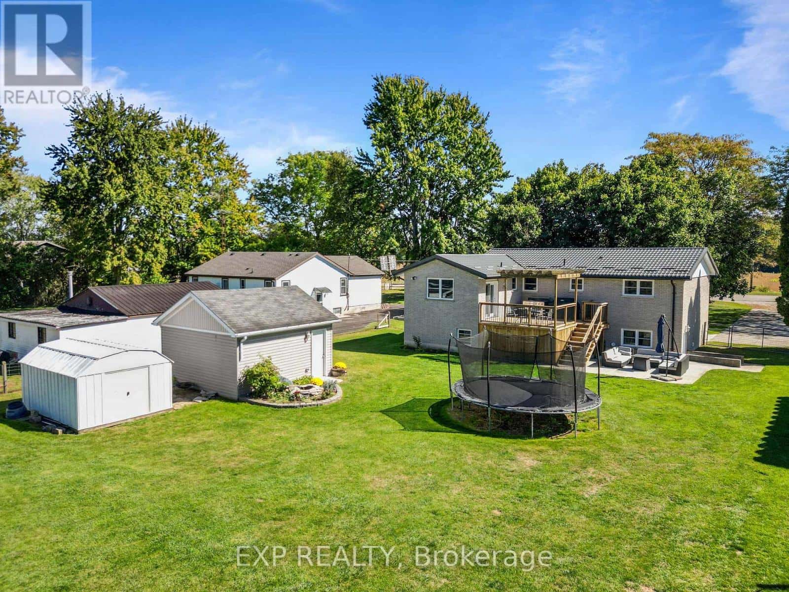 9122 PARKHOUSE DRIVE — Strathroy-Caradoc (Mount Brydges), Ontario - Photo 2 of 50