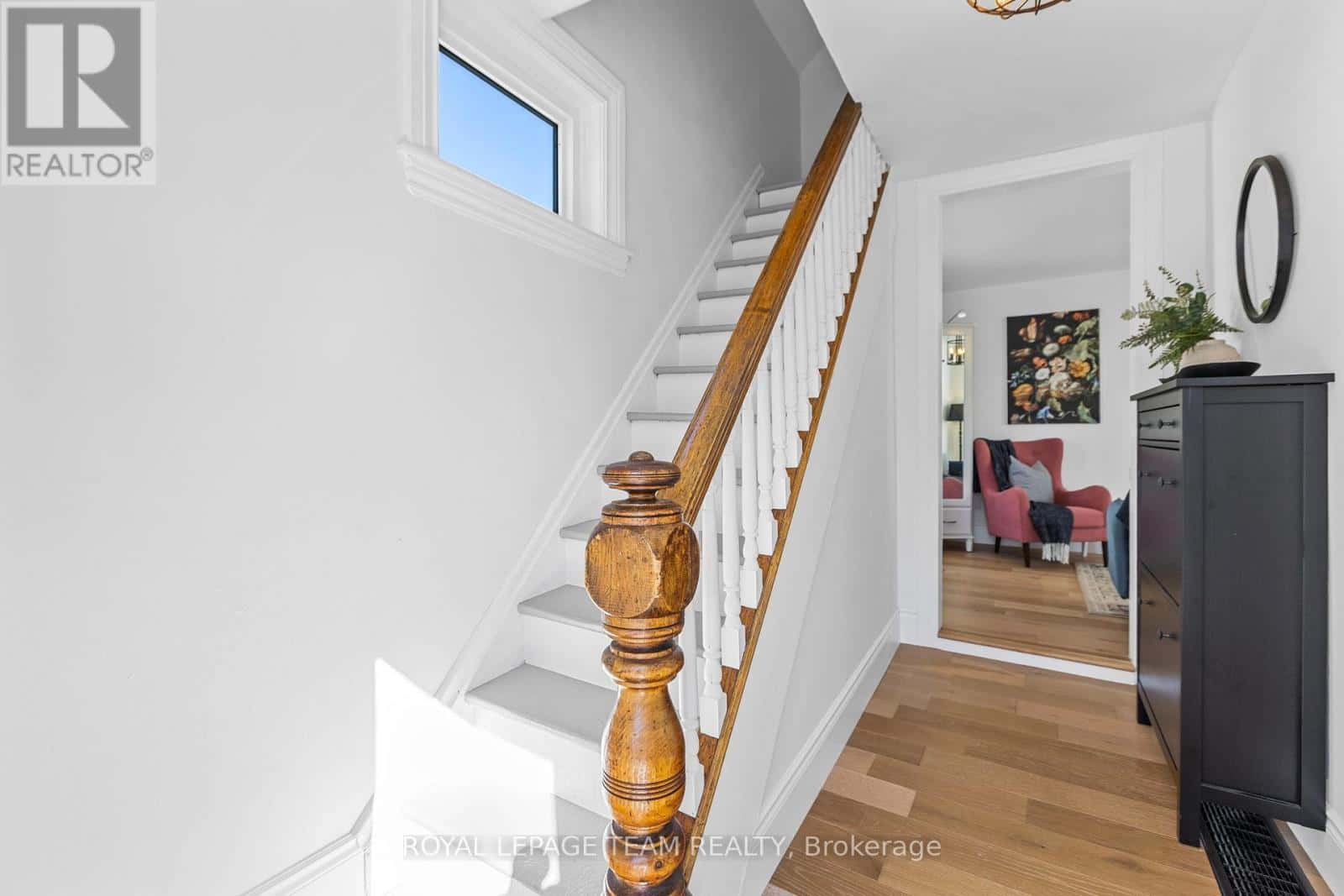 107 QUEEN STREET N — Renfrew, Ontario - Photo 5 of 43