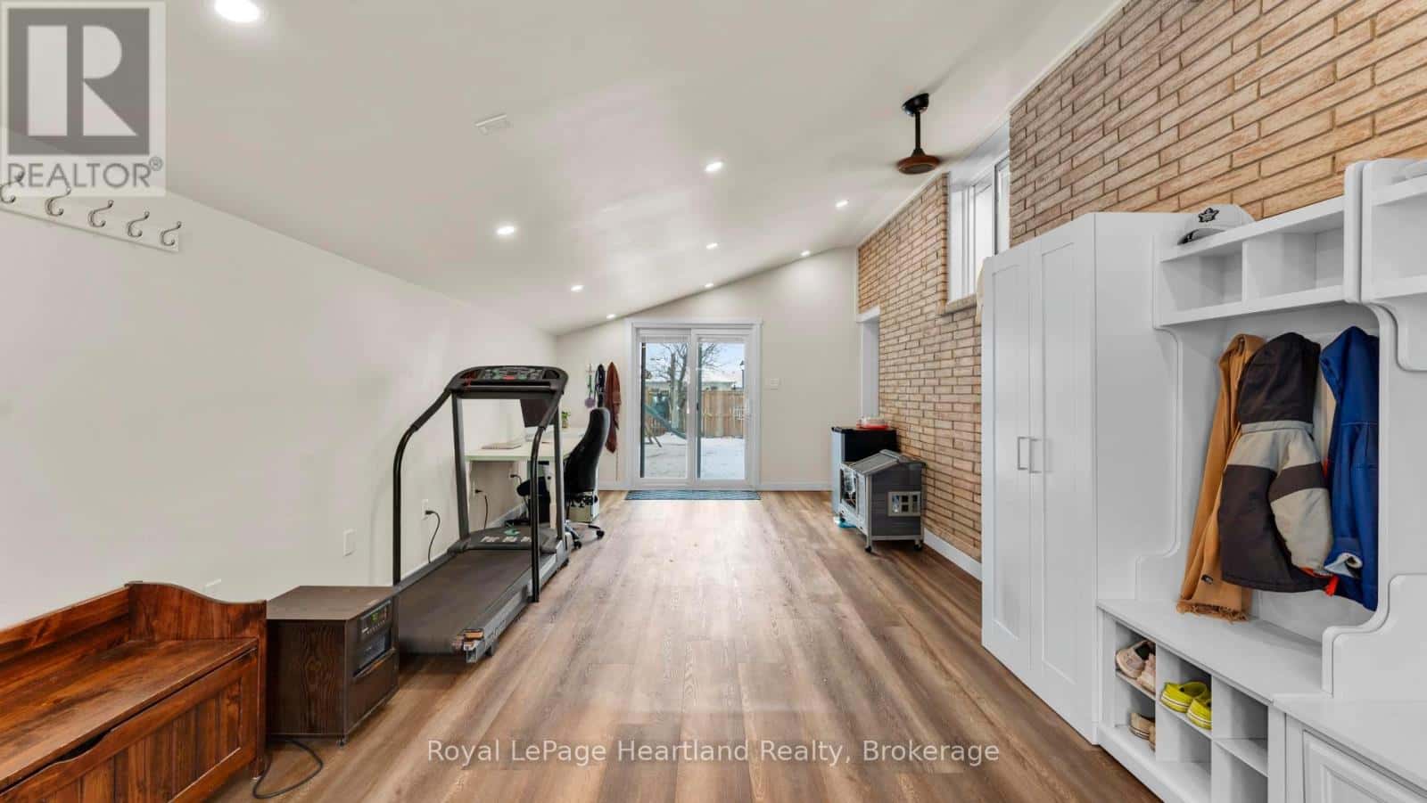 296 WALNUT STREET S — Goderich (Goderich (Town)), Ontario - Photo 4 of 42