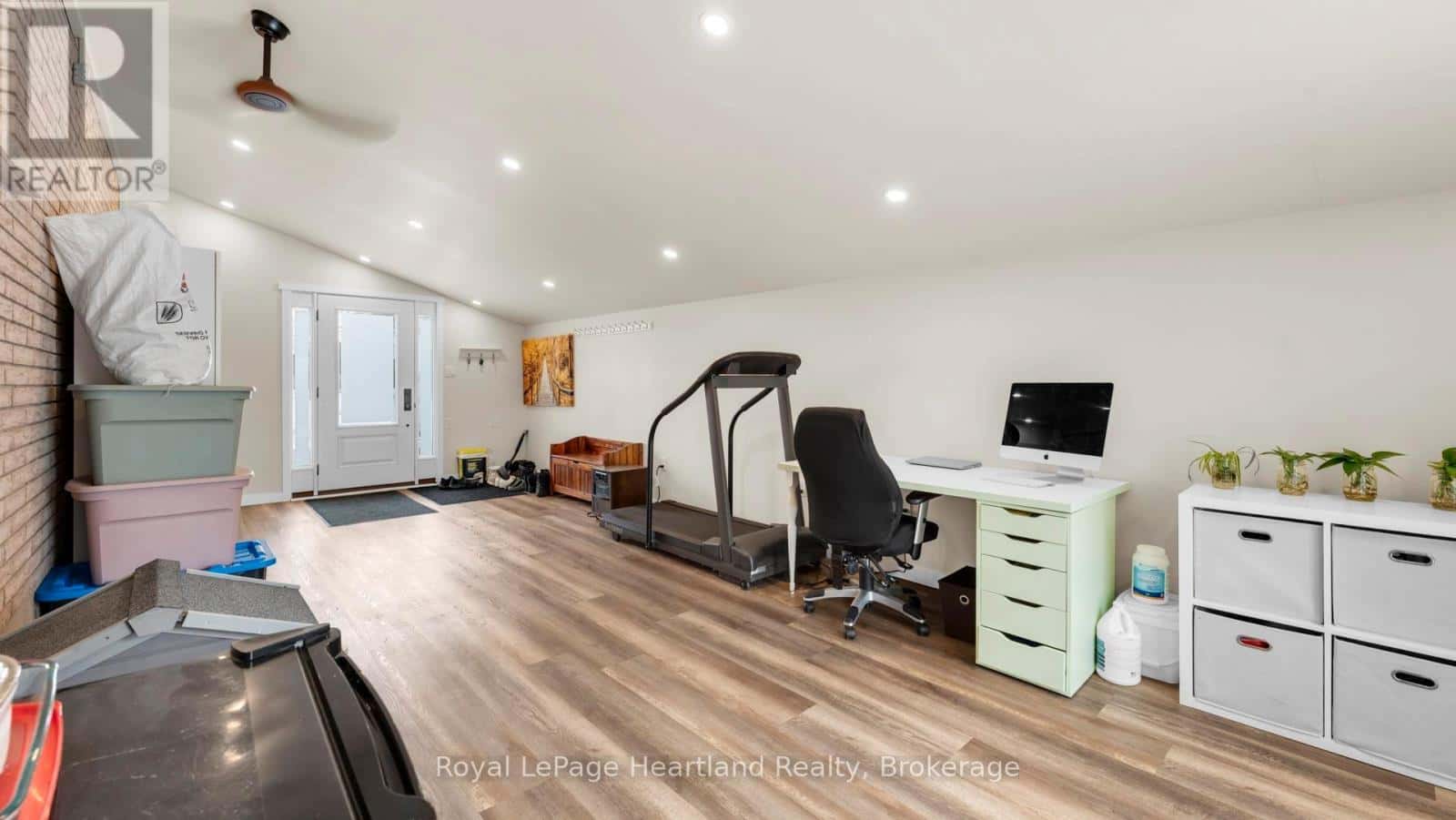 296 WALNUT STREET S — Goderich (Goderich (Town)), Ontario - Photo 5 of 42