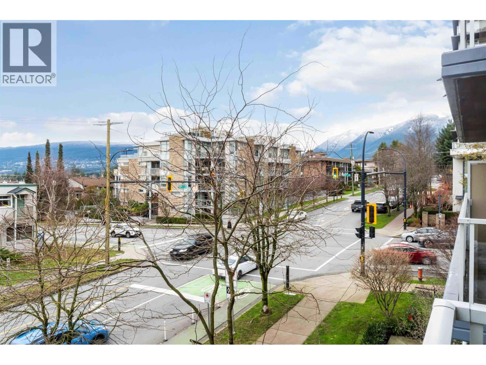 213 1288 CHESTERFIELD AVENUE — North Vancouver, British Columbia - Photo 3 of 37