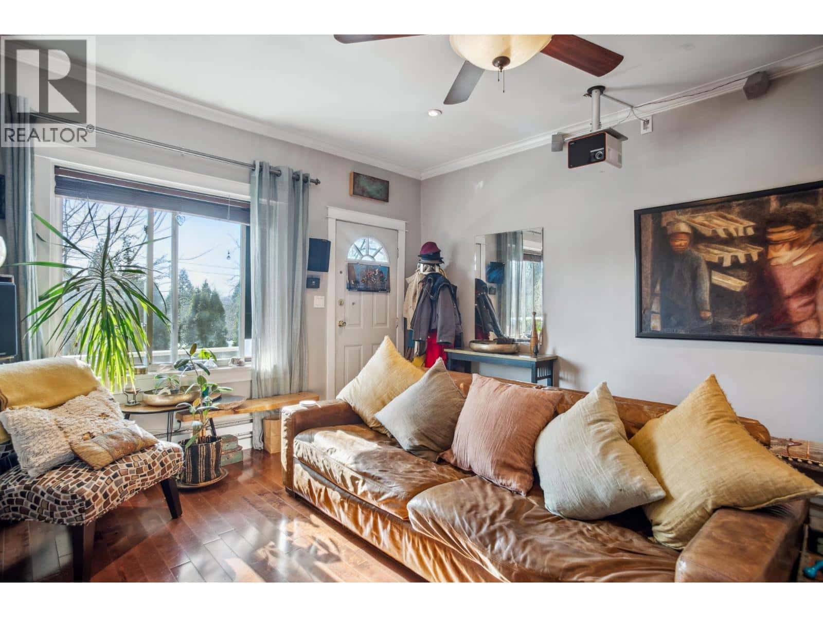 3617 ADANAC STREET — Vancouver, British Columbia - Photo 4 of 26