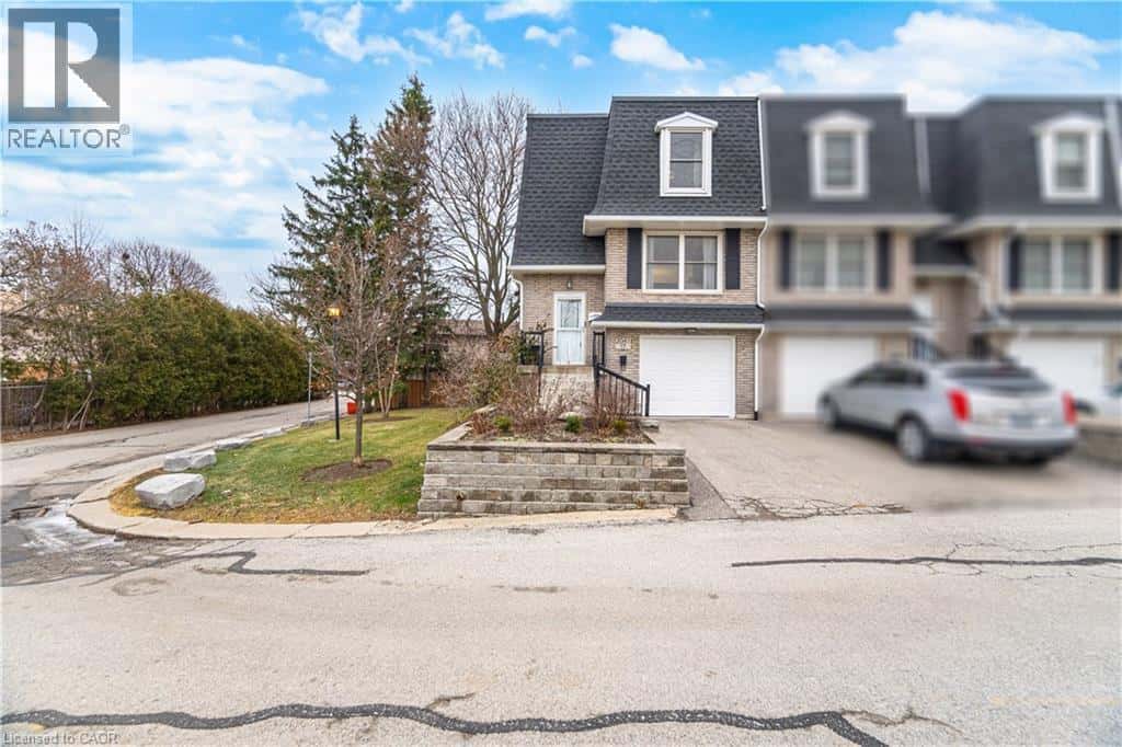 2041 AMHERST HEIGHTS Court Unit# 17 — Burlington, Ontario - Photo 2 of 43