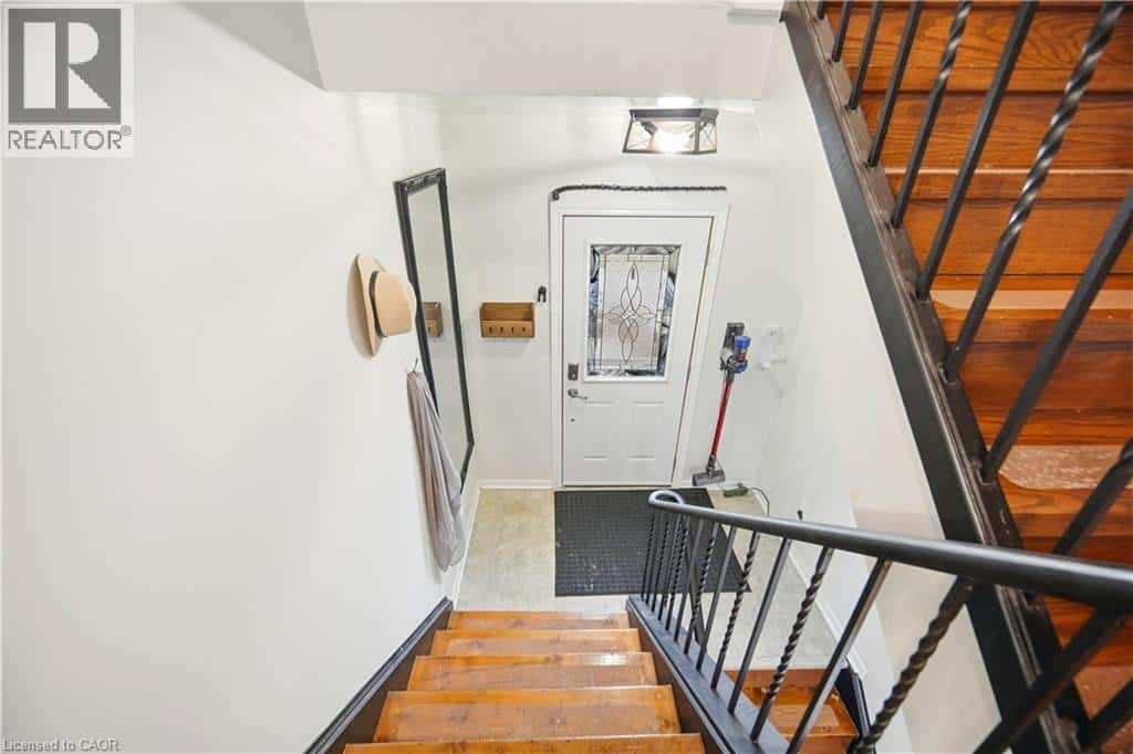 2041 AMHERST HEIGHTS Court Unit# 17 — Burlington, Ontario - Photo 5 of 43