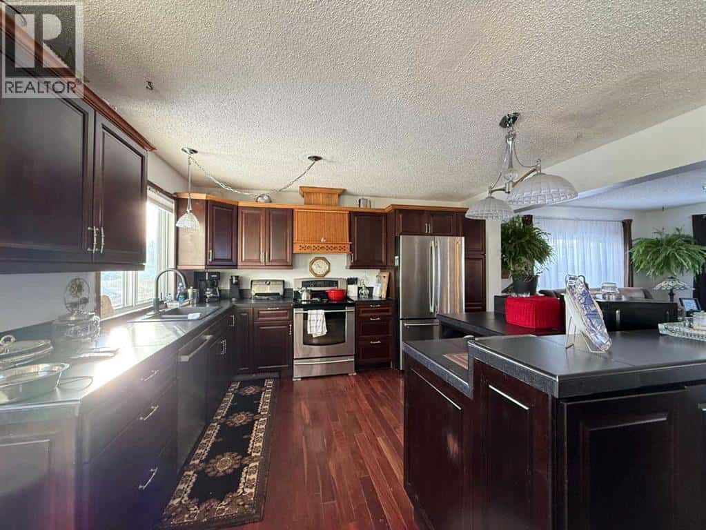 57 Hillside Crescent — Swan Hills, Alberta - Photo 2 of 28