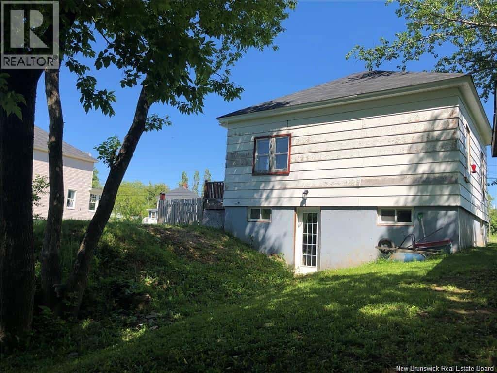 956 King Avenue — Bathurst, New Brunswick - Photo 2 of 20