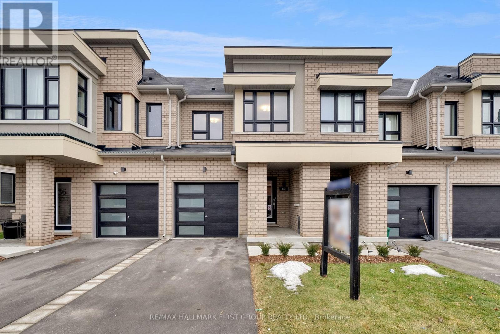 40 CASPIAN SQUARE — Clarington (Bowmanville), Ontario - Main photo