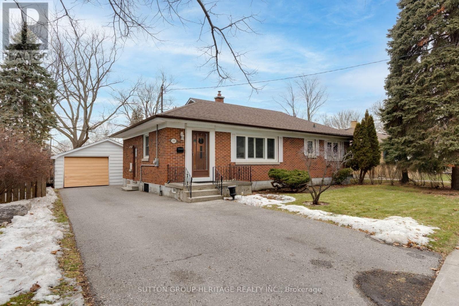 122 EUCLID STREET — Whitby (Downtown Whitby), Ontario - Main photo