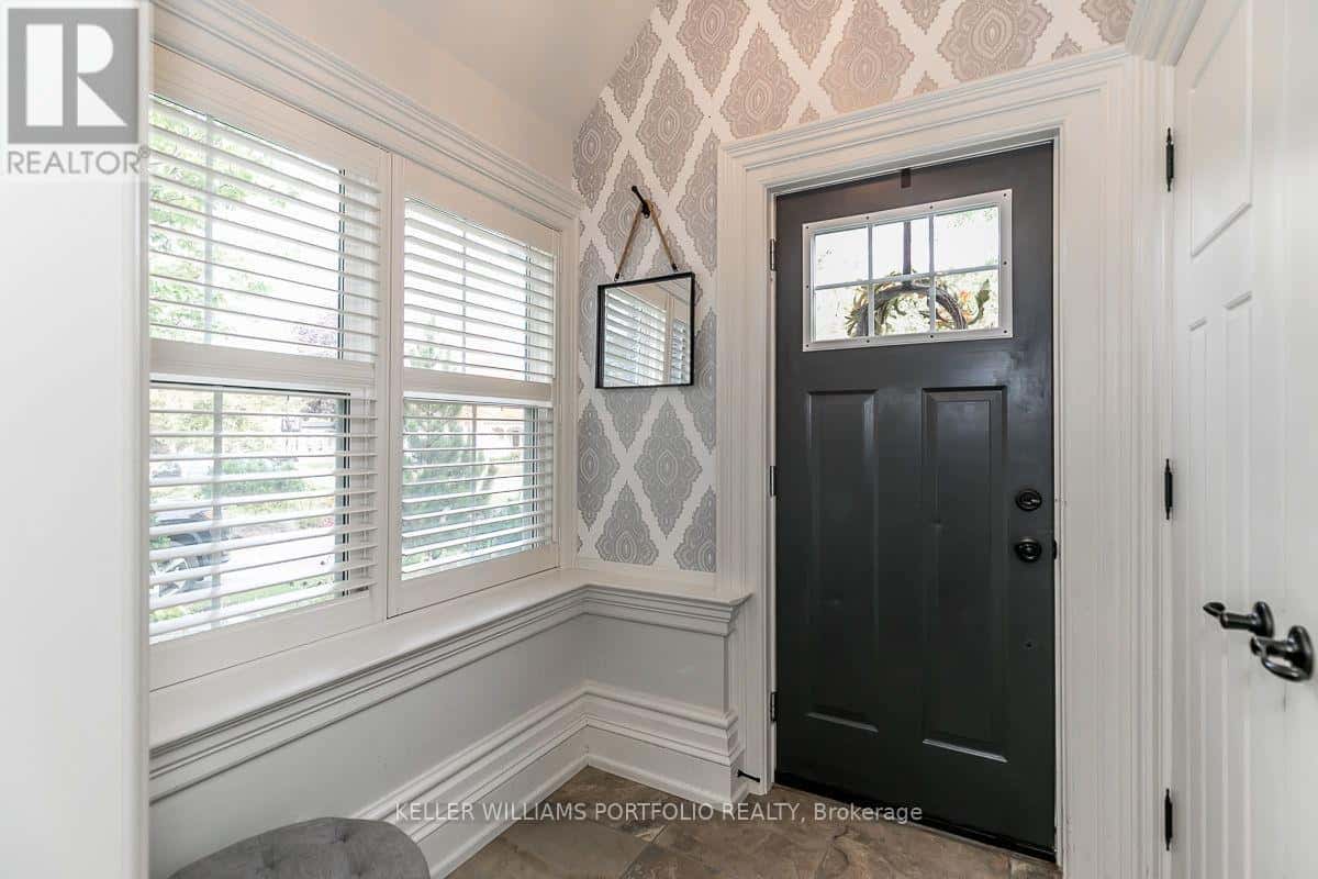 27 CATHERINE AVENUE — Aurora (Aurora Village), Ontario - Photo 4 of 41