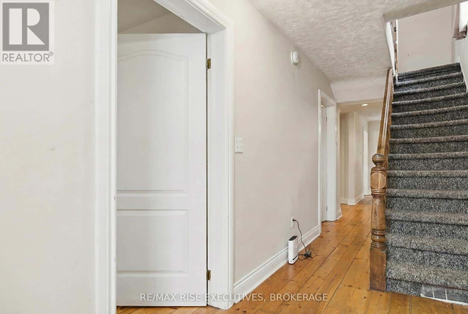 480 VICTORIA STREET — Kingston (Central City East), Ontario - Photo 5 of 41