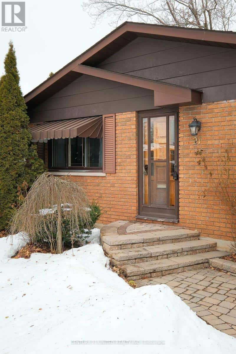 21 RIDEAU CRESCENT — Peterborough (Ashburnham Ward 4), Ontario - Photo 2 of 30