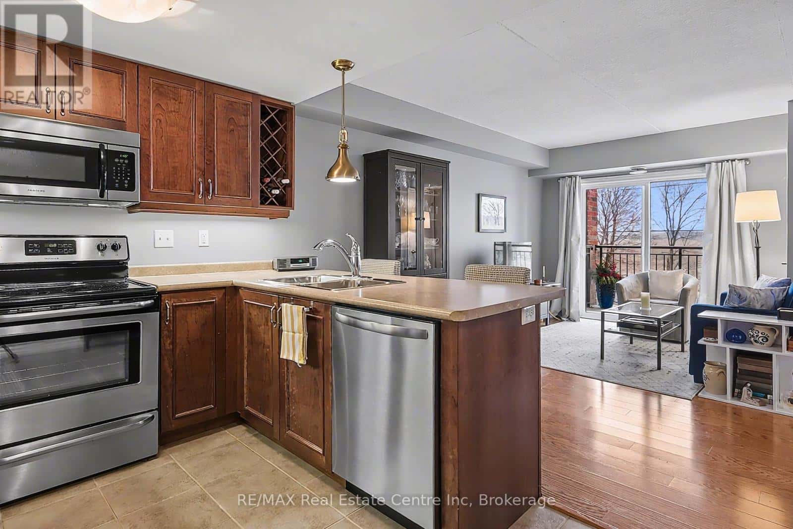 307 - 19 WATERFORD DRIVE — Guelph (Pineridge/Westminster Woods), Ontario - Photo 5 of 20