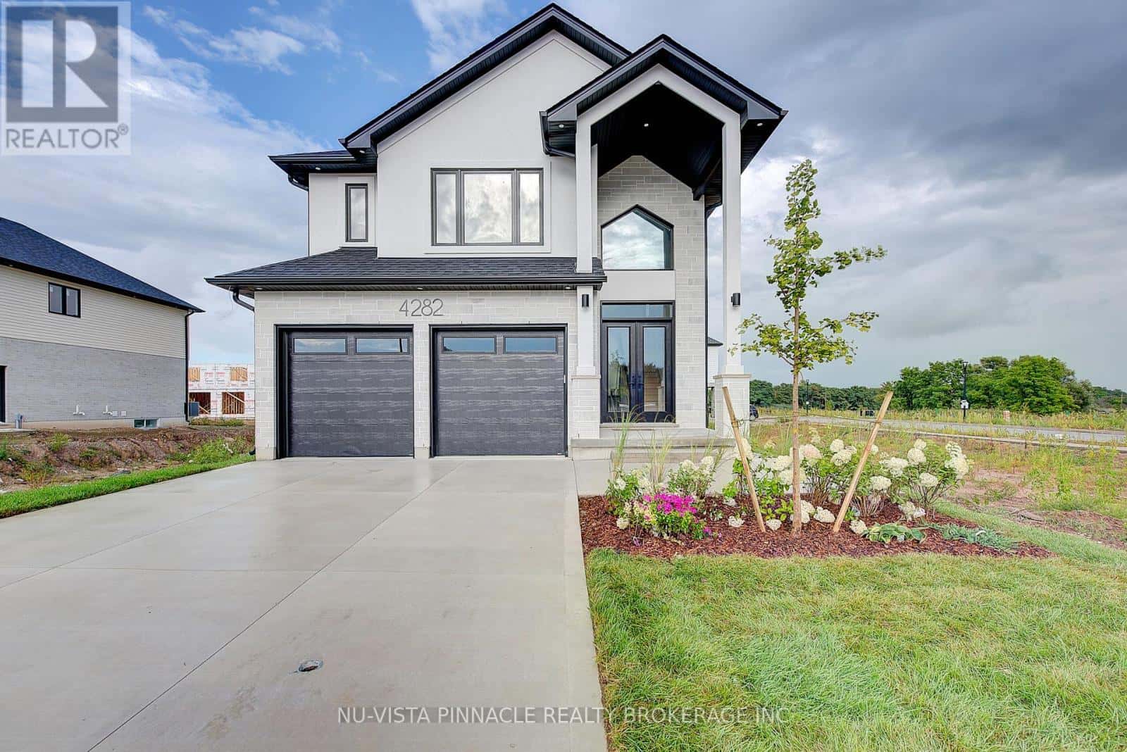 4248 LIBERTY CROSSING — London South (South V), Ontario - Photo 2 of 49