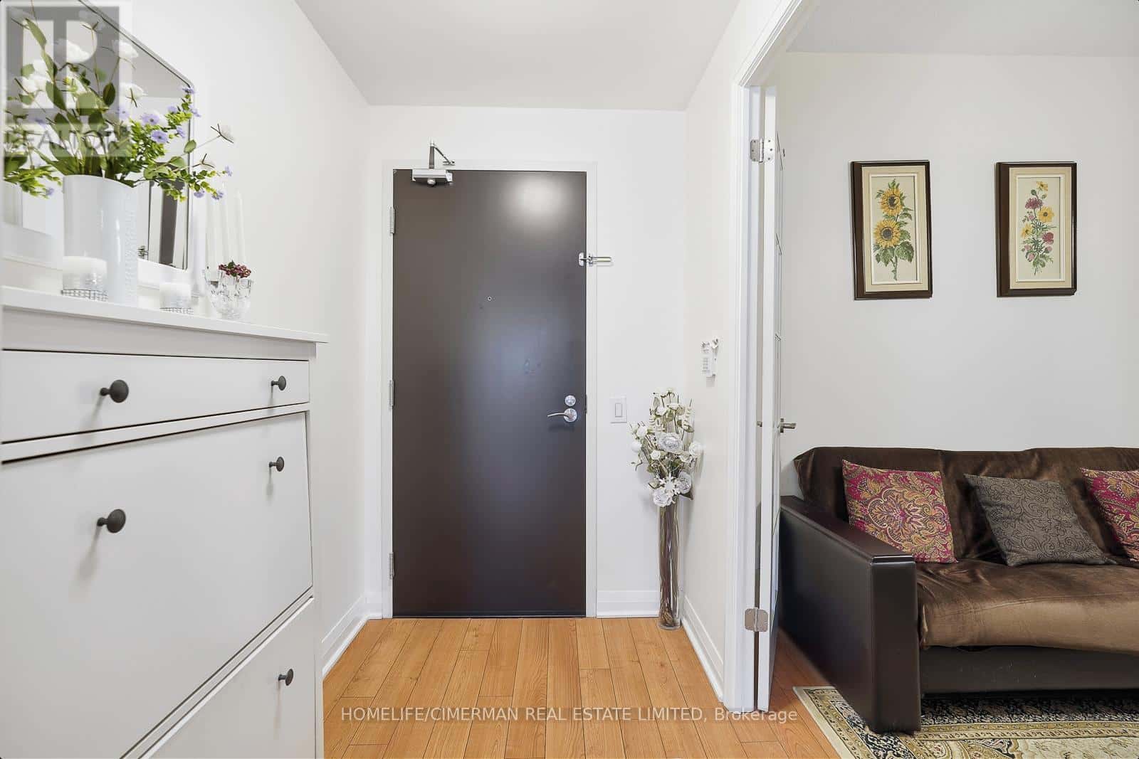 2006 - 1 VALHALLA INN ROAD — Toronto (Islington-City Centre West), Ontario - Photo 2 of 29