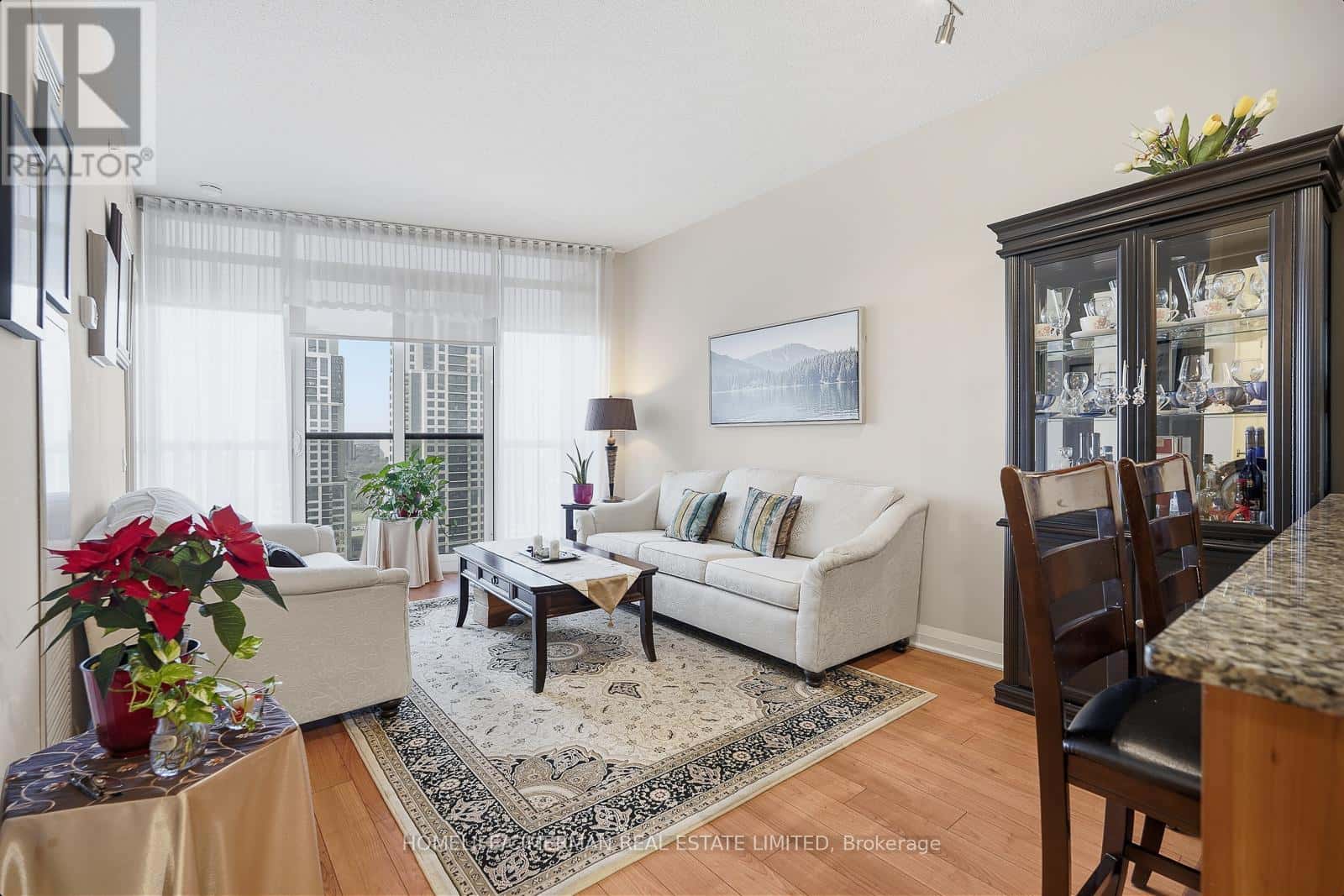 2006 - 1 VALHALLA INN ROAD — Toronto (Islington-City Centre West), Ontario - Photo 4 of 29