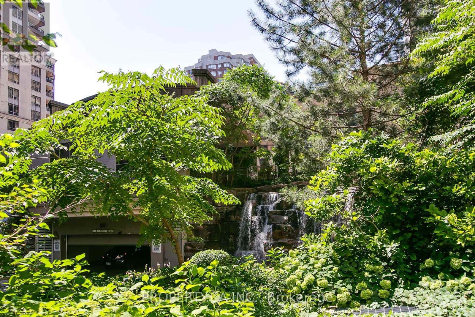 2804 - 3880 DUKE OF YORK BOULEVARD — Mississauga (City Centre), Ontario - Photo 3 of 47