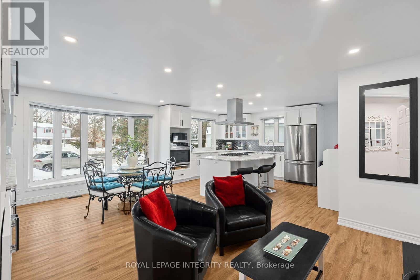 16 ST ANDREWS CIRCLE — Ottawa, Ontario - Photo 3 of 50