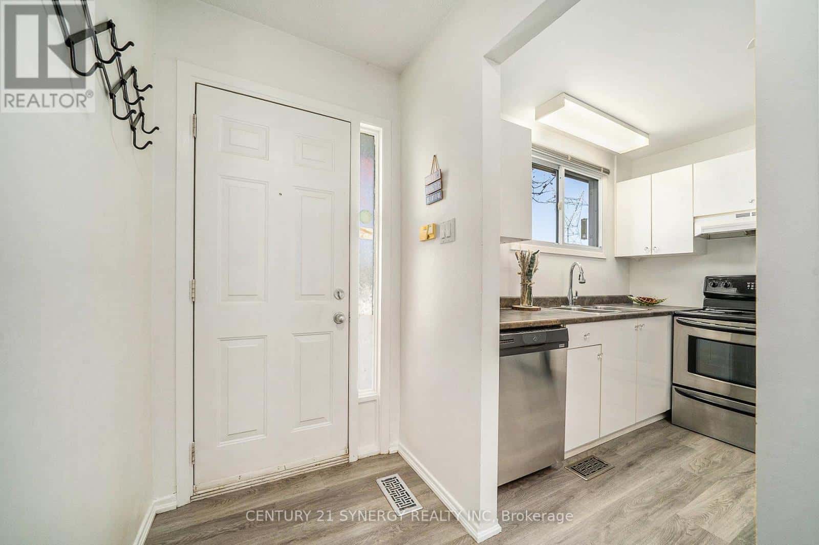 46 - 7 GLENCOE STREET — Ottawa, Ontario - Photo 2 of 25