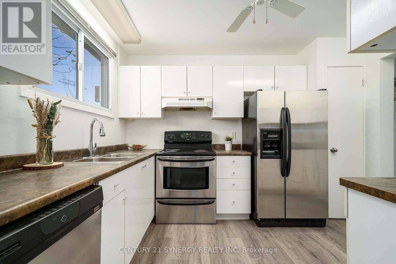 46 - 7 GLENCOE STREET — Ottawa, Ontario - Photo 3 of 25