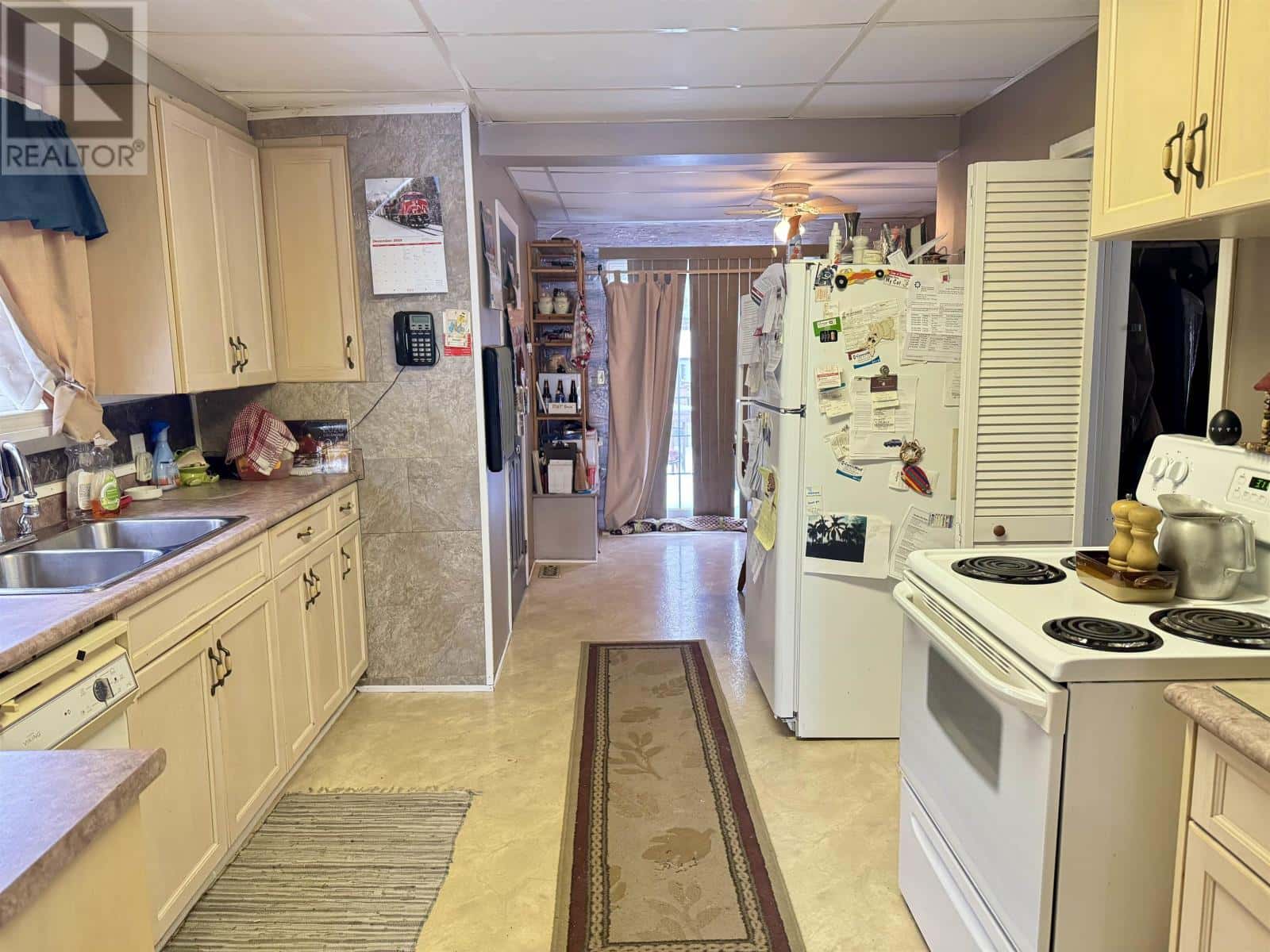 282 RAY BLVD — THUNDER BAY, Ontario - Photo 5 of 22