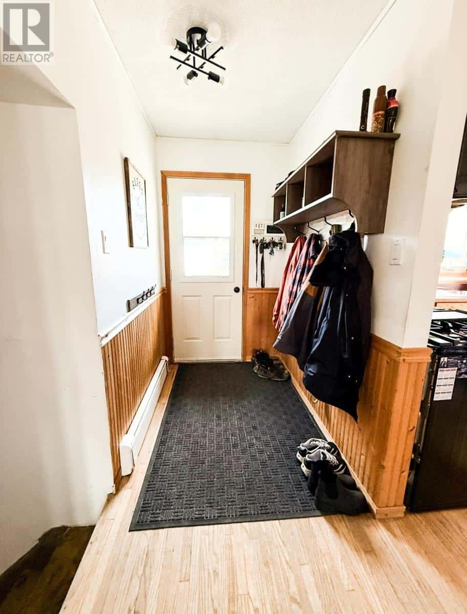 8 John ST — Ear Falls, Ontario - Photo 2 of 26