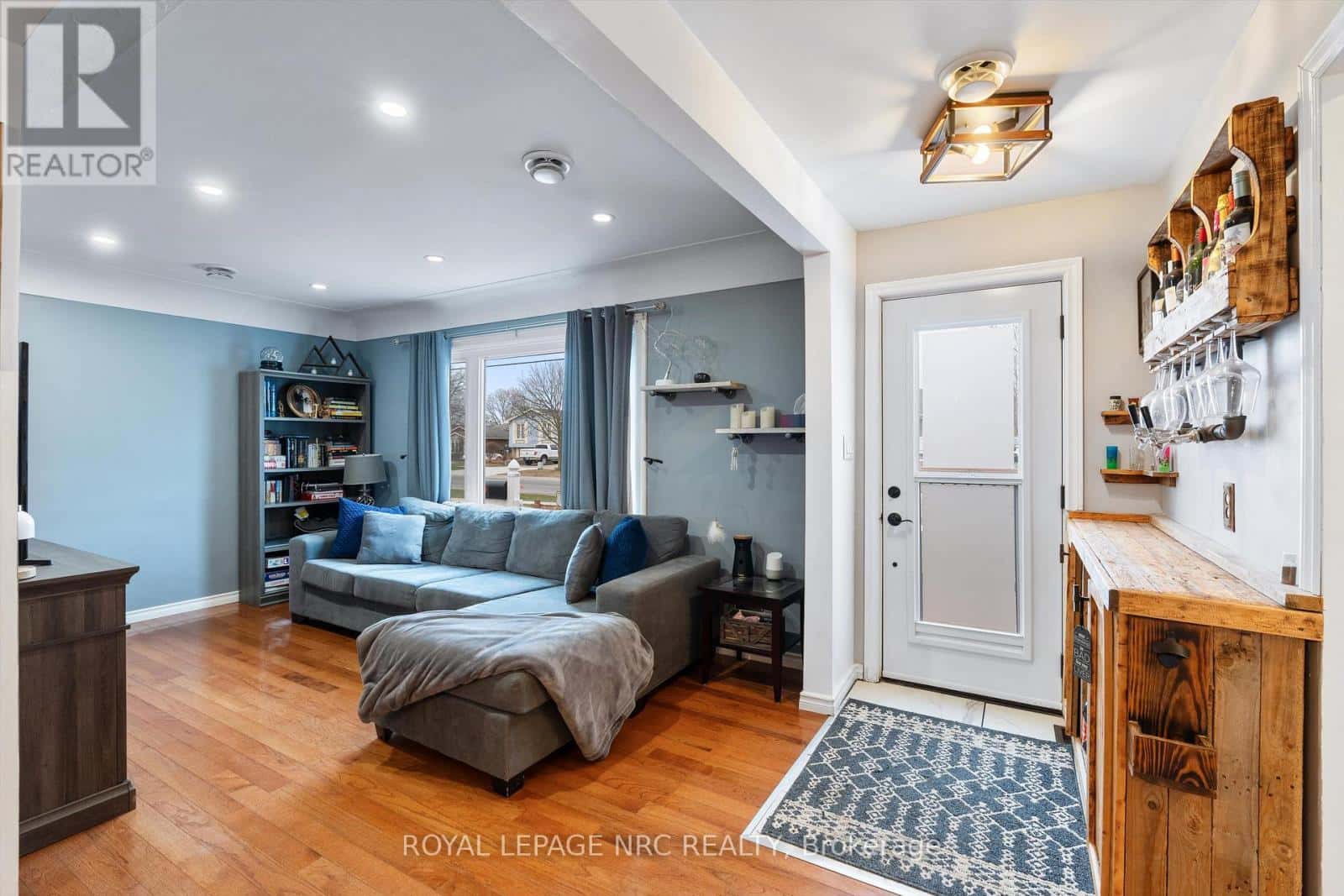 7552 DORCHESTER ROAD — Niagara Falls (Oldfield), Ontario - Photo 4 of 49