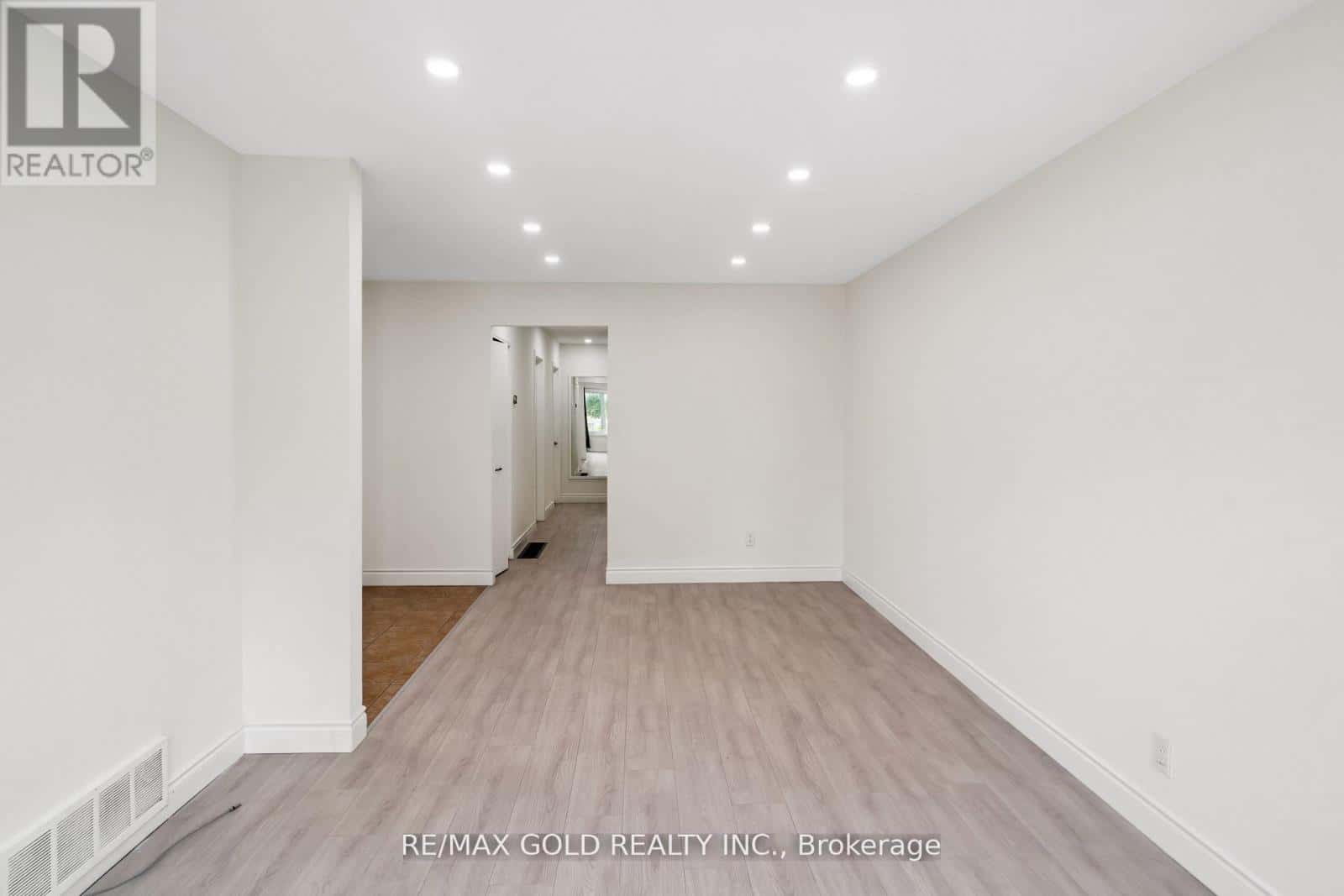 231A CEDARBRAE AVENUE — Waterloo, Ontario - Photo 3 of 13