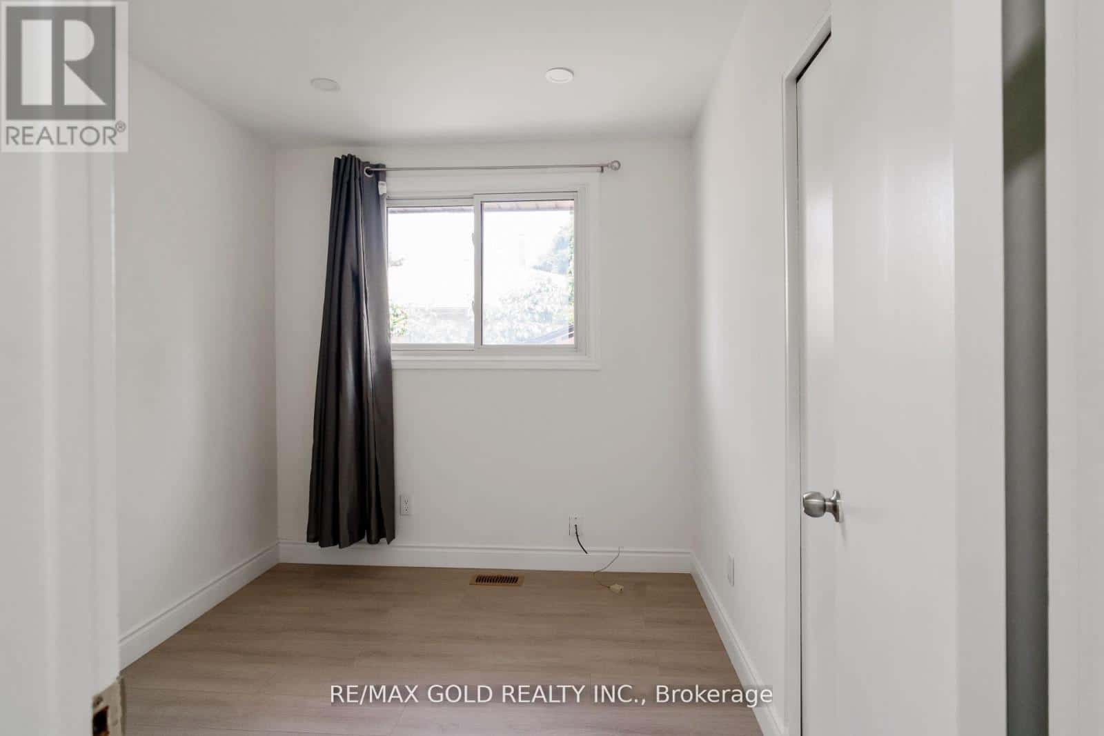 231A CEDARBRAE AVENUE — Waterloo, Ontario - Photo 5 of 13