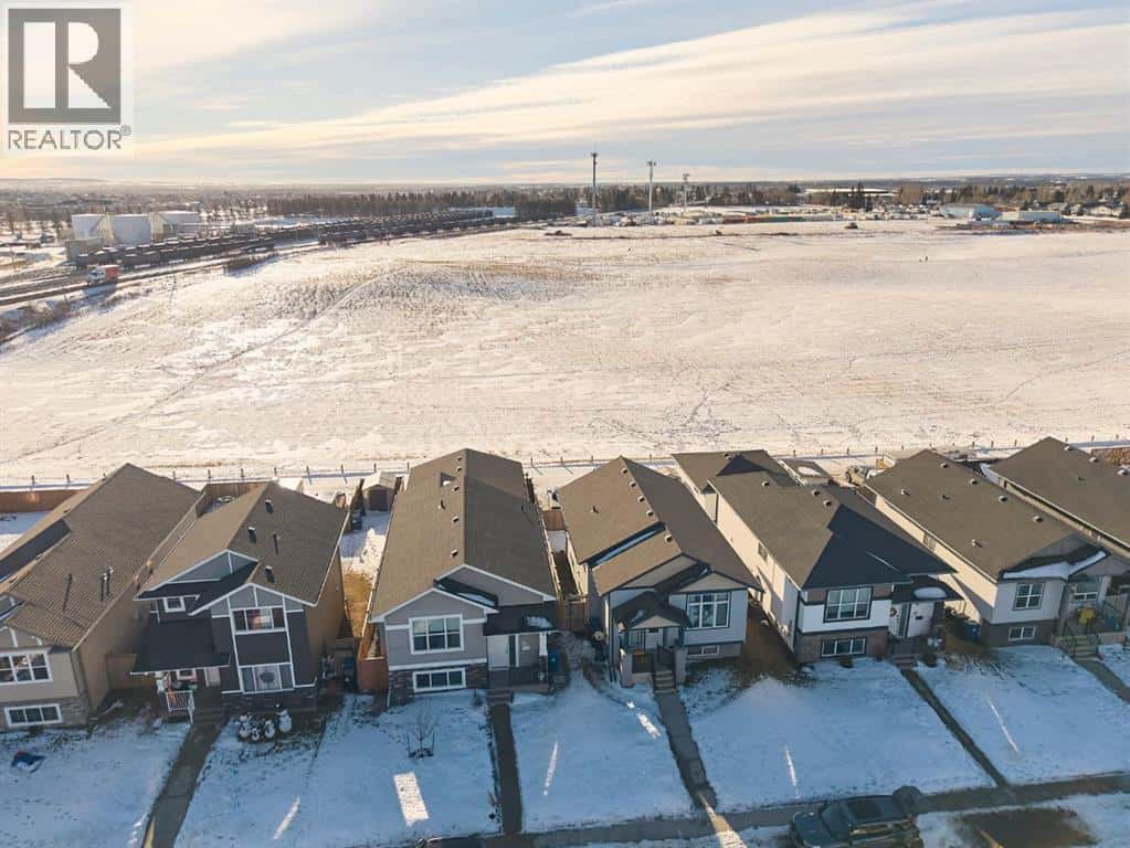 49 Aztec Crescent — Blackfalds, Alberta - Photo 2 of 42