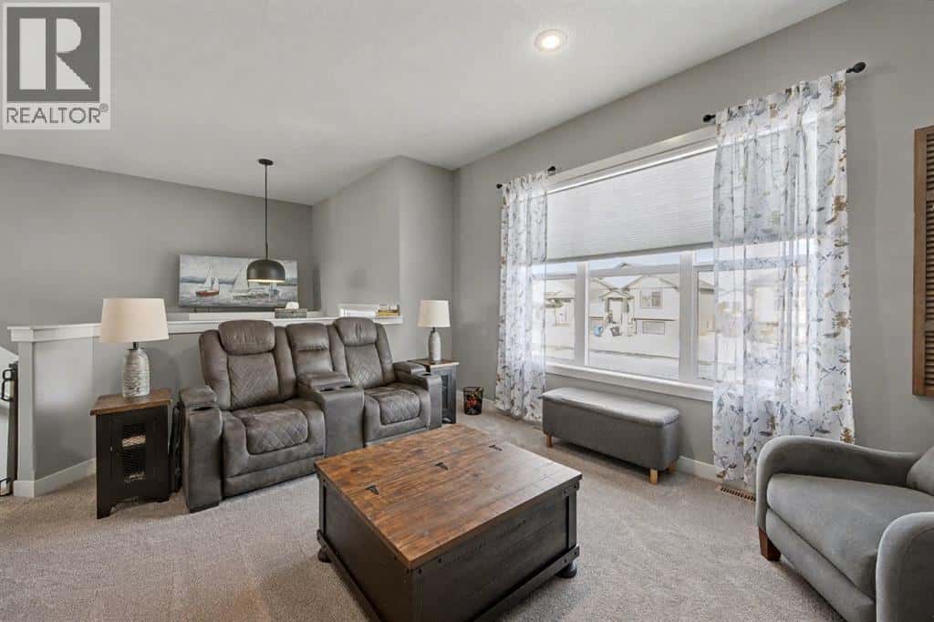 49 Aztec Crescent — Blackfalds, Alberta - Photo 4 of 42