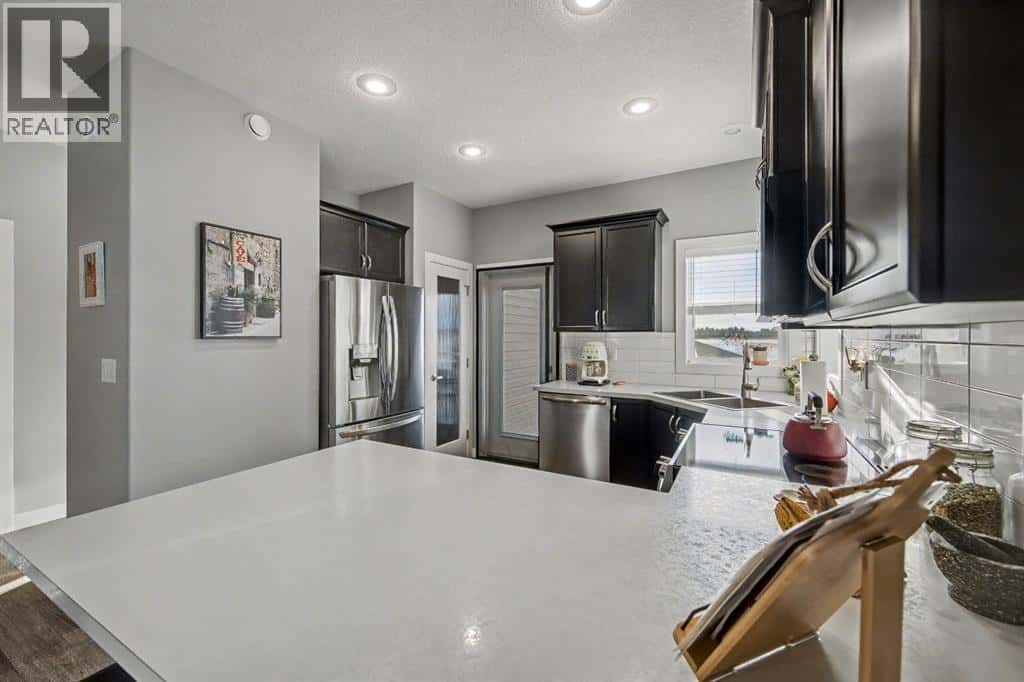 49 Aztec Crescent — Blackfalds, Alberta - Photo 5 of 42