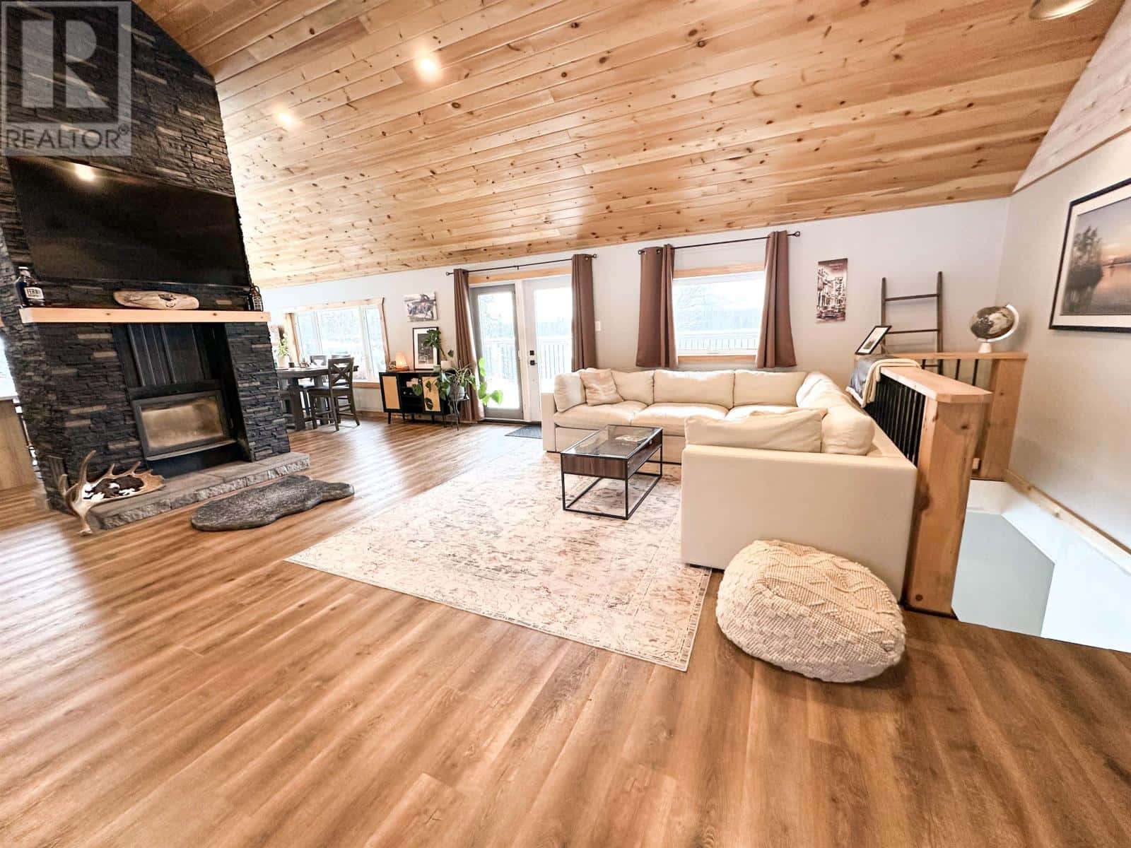 111 English River RD — Ear Falls, Ontario - Photo 4 of 32