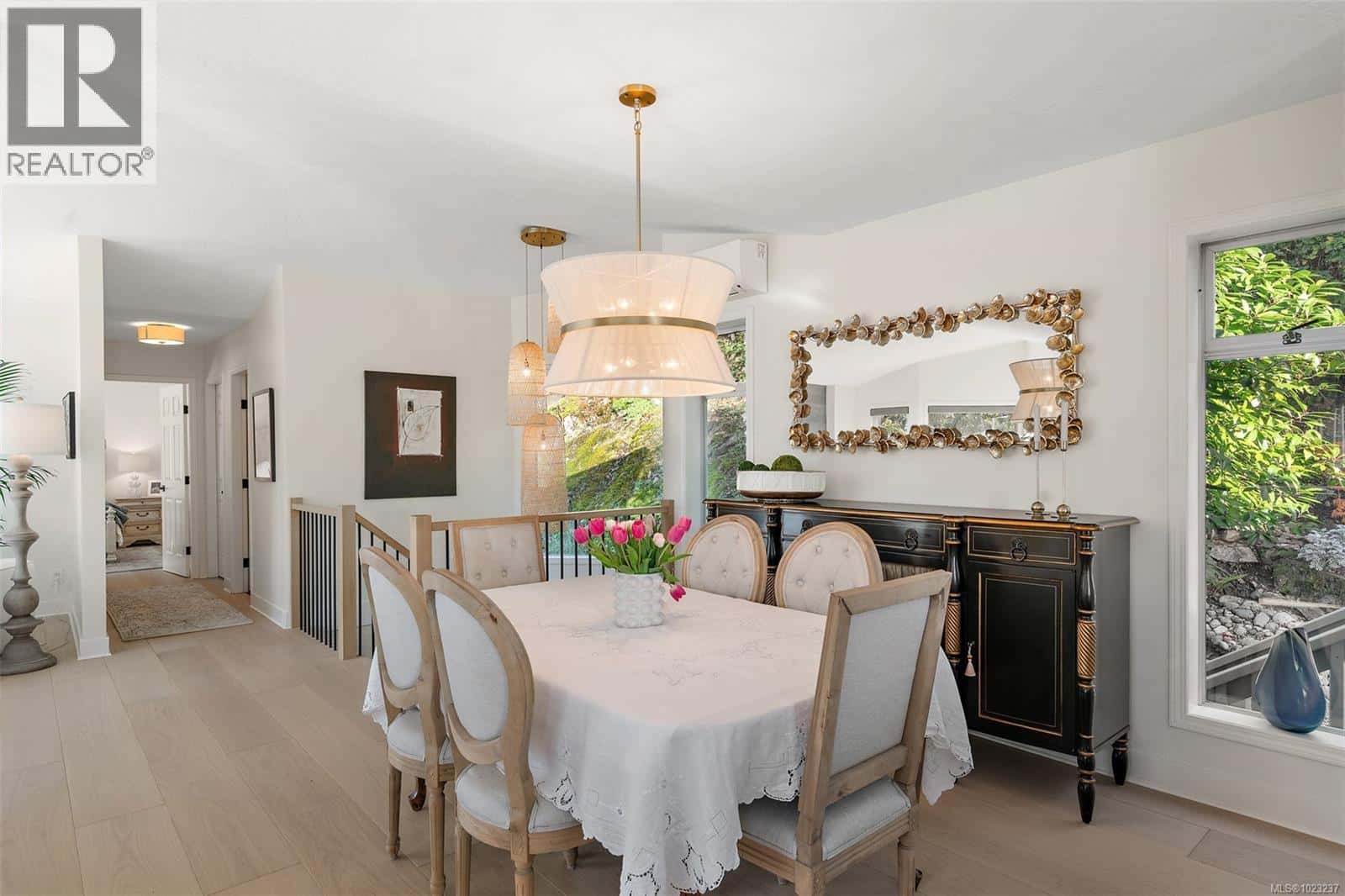 21 909 Carolwood Dr — Saanich, British Columbia - Photo 5 of 37