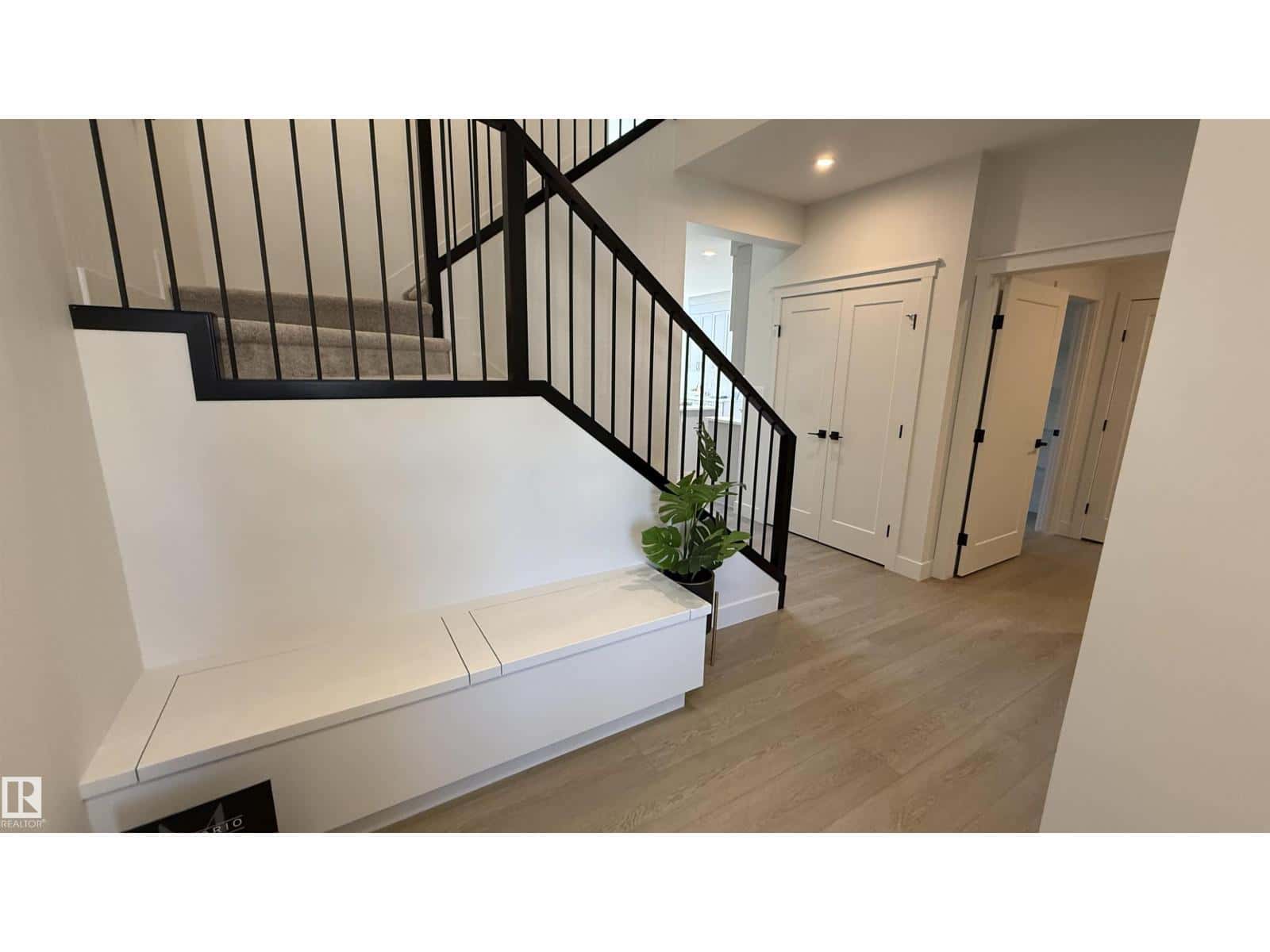 6235 175 AV NW — Edmonton, Alberta - Photo 2 of 34