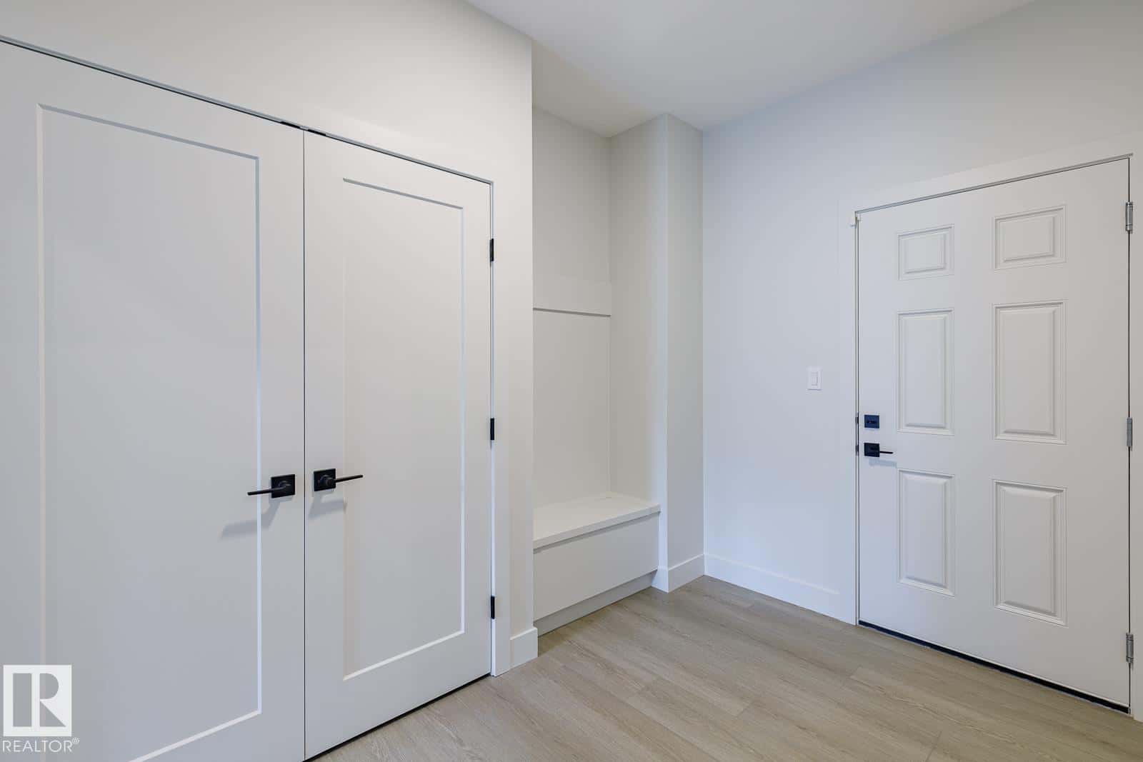 6235 175 AV NW — Edmonton, Alberta - Photo 3 of 34