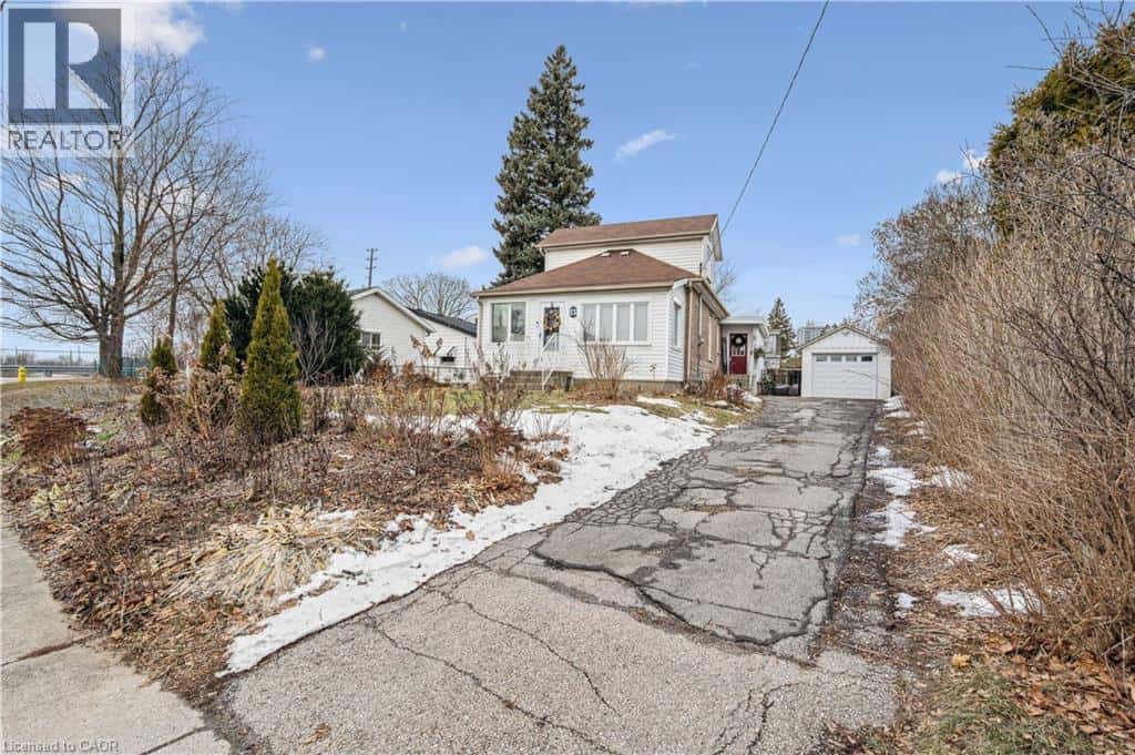 13 SPIERS Crescent — Cambridge, Ontario - Photo 2 of 35