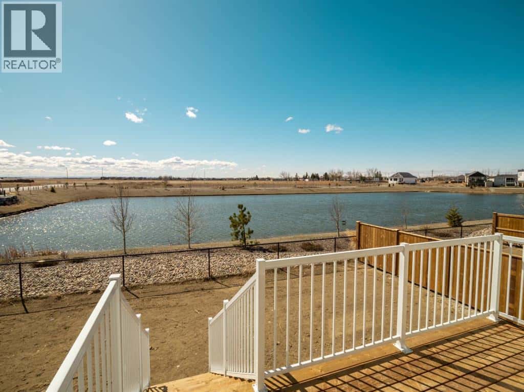 4622 31 Avenue S — Lethbridge, Alberta - Photo 2 of 31