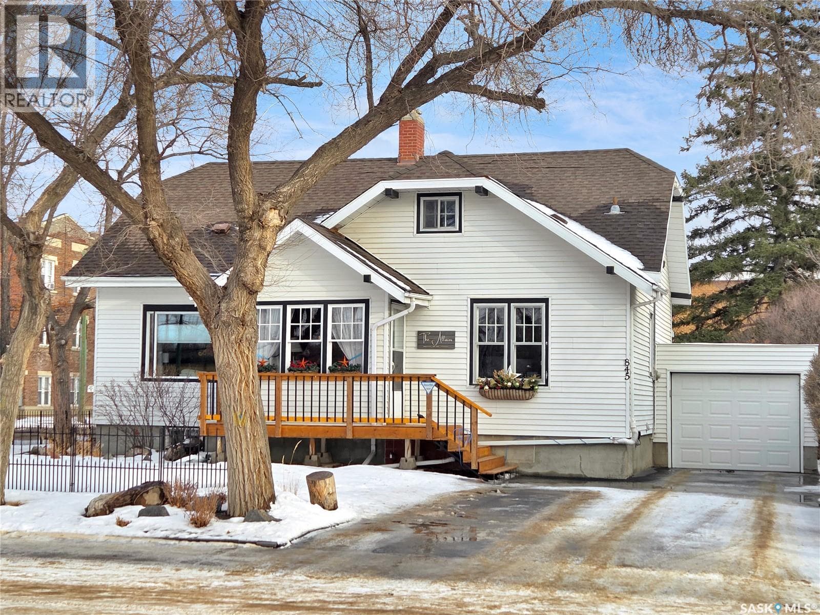 845 Alder AVENUE — Moose Jaw, Saskatchewan - Main photo