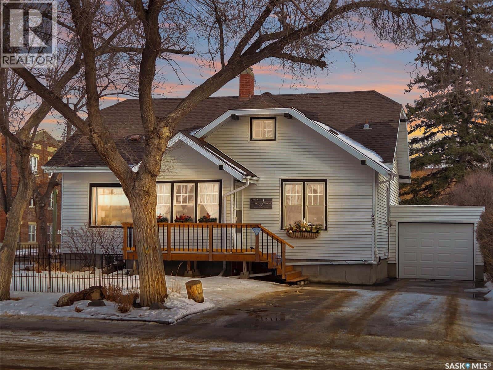845 Alder AVENUE — Moose Jaw, Saskatchewan - Photo 4 of 50