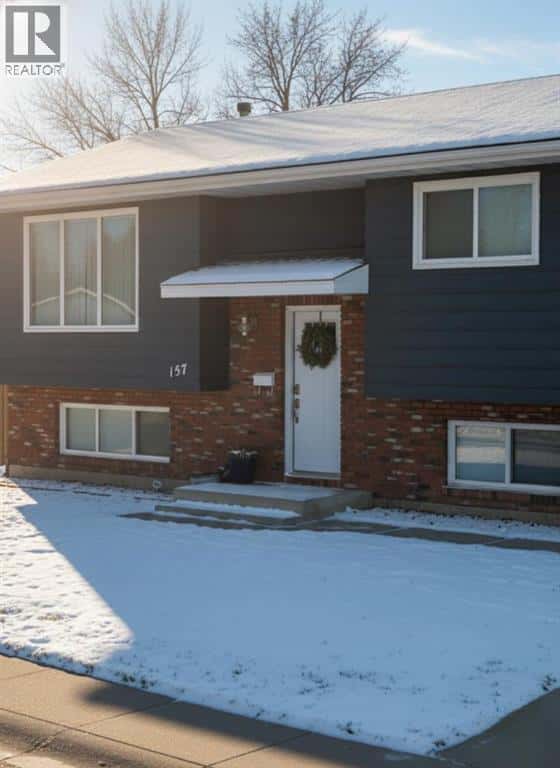 157 Calder Road SE — Medicine Hat, Alberta - Photo 2 of 50