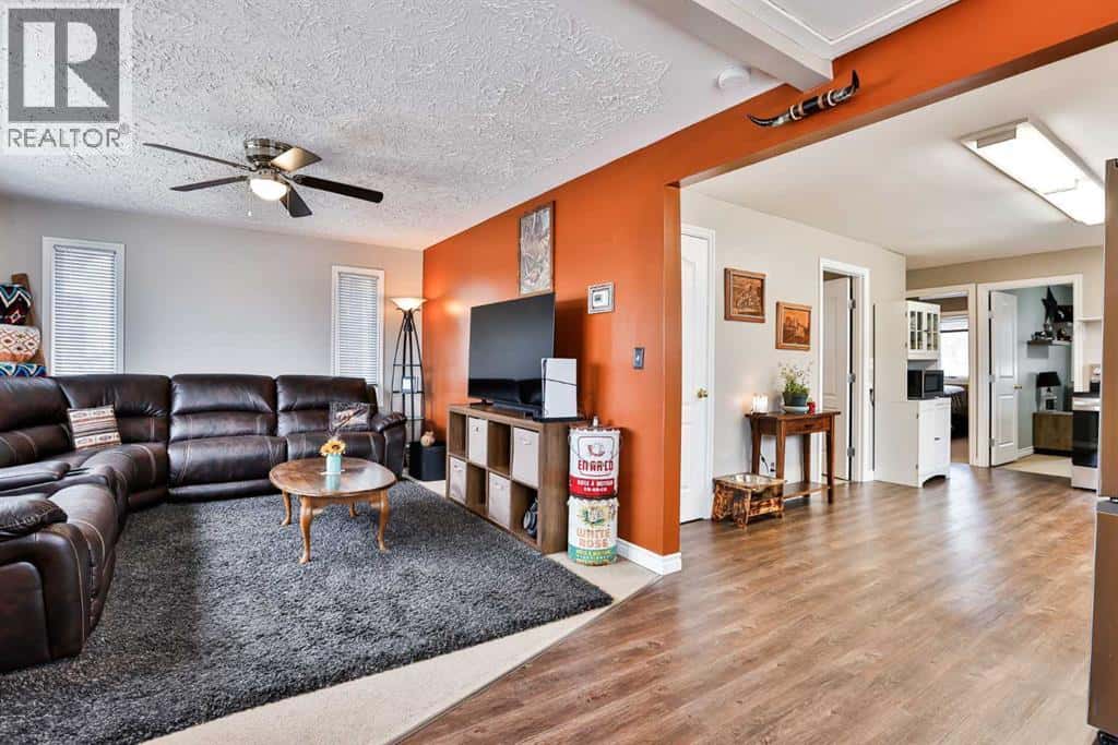 1408 21 Avenue — Coaldale, Alberta - Photo 4 of 19