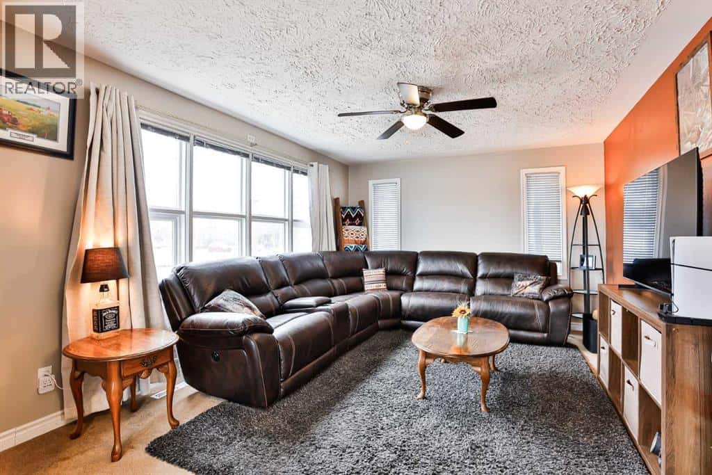 1408 21 Avenue — Coaldale, Alberta - Photo 5 of 19