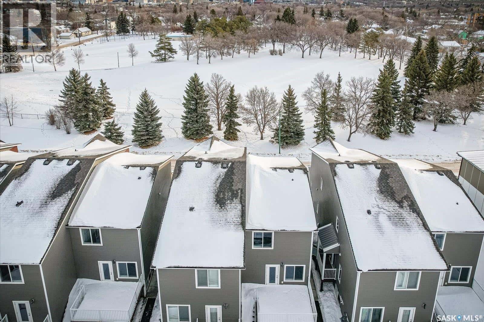 419 L AVENUE S — Saskatoon, Saskatchewan - Photo 3 of 18