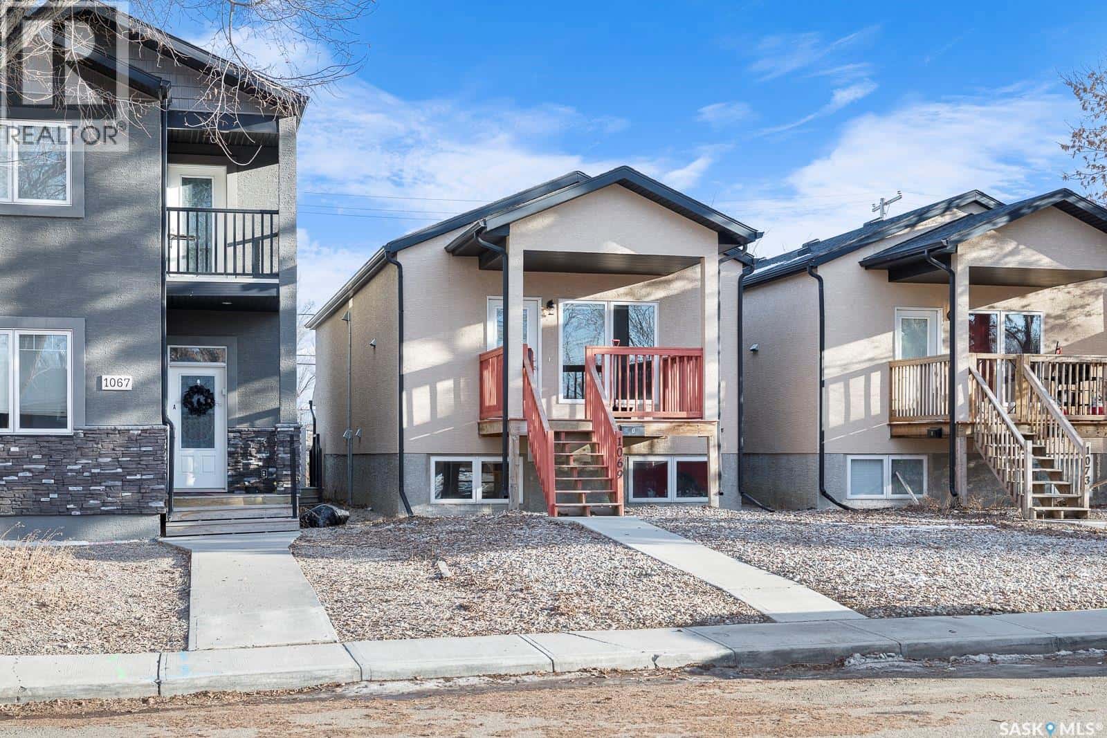 1069 Lindsay STREET — Regina, Saskatchewan - Photo 2 of 27