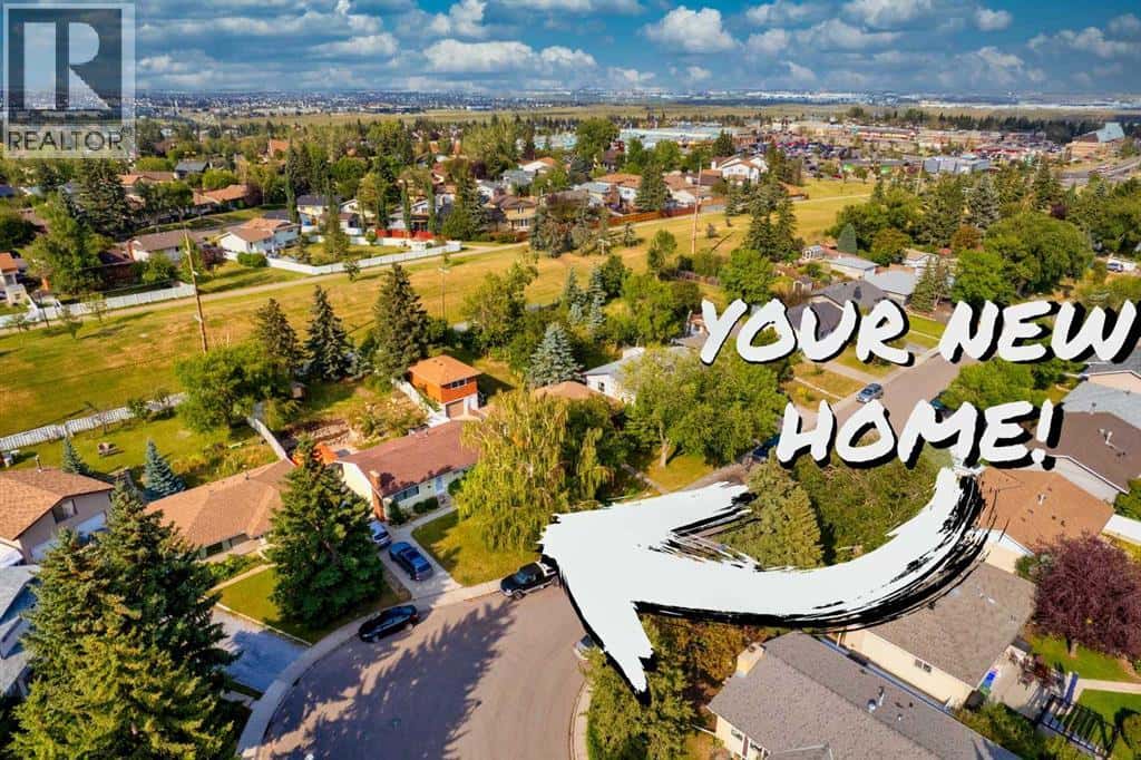 744 Hunterston Crescent NW — Calgary, Alberta - Photo 3 of 38