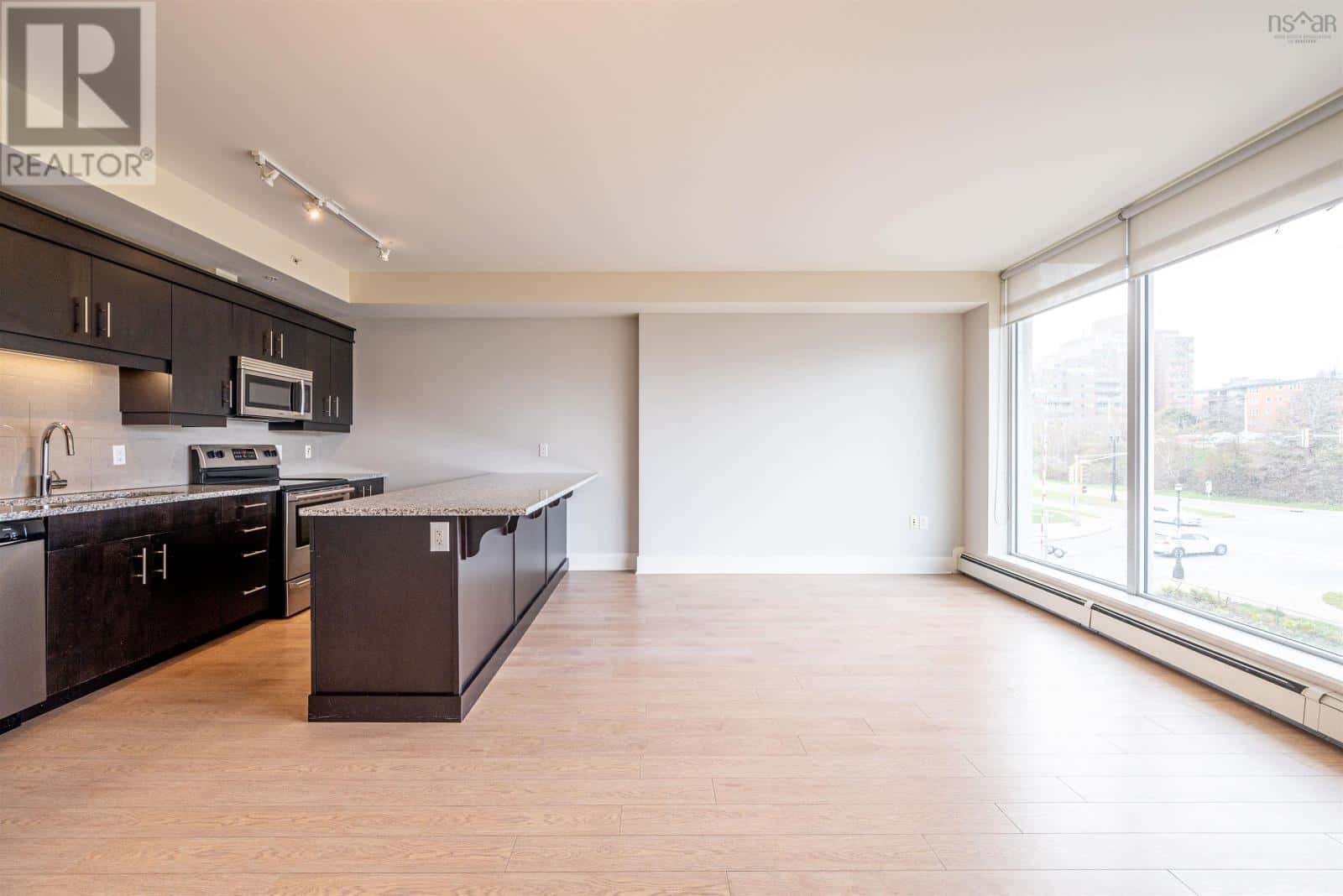 208 15 Kings Wharf Place — Dartmouth, Nova Scotia - Photo 2 of 32