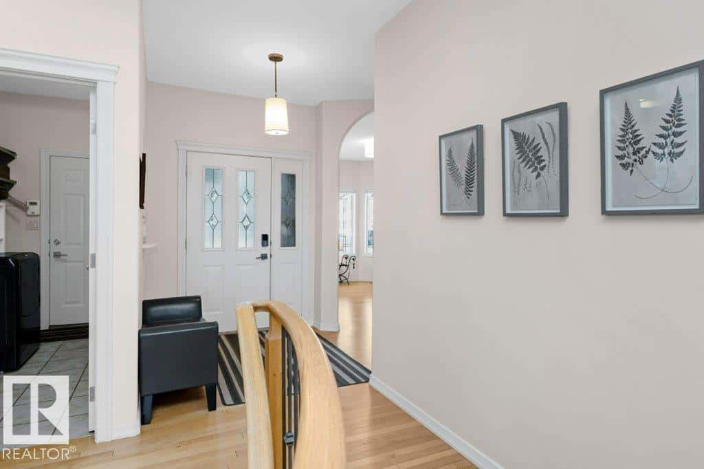 #17 577 BUTTERWORTH WY NW — Edmonton, Alberta - Photo 3 of 47