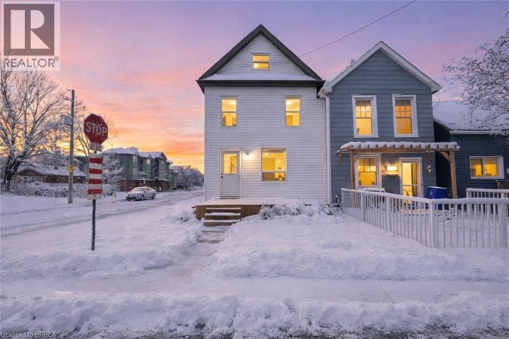 581 JOHN Street N — Hamilton, Ontario - Main photo