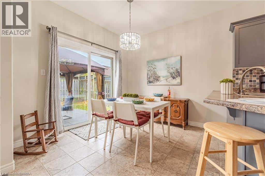 11 IRONGATE Drive — Paris, Ontario - Photo 3 of 29